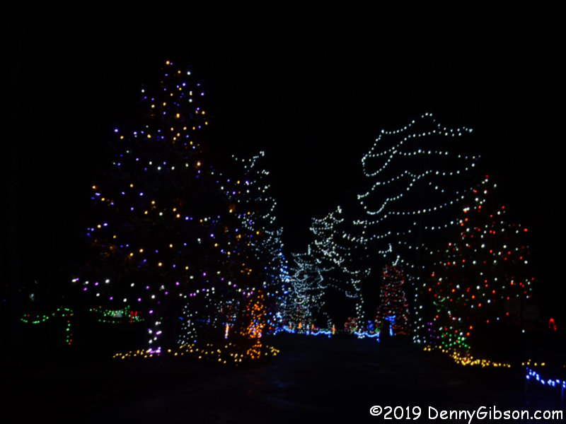 Pyramid Hill Holiday Lights | Denny G's Road Trips Blog